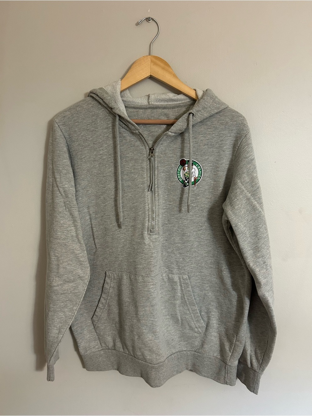 Boston Celtics Antigua Gray Half-Zip Hooded Sweatshirt with Team Patch